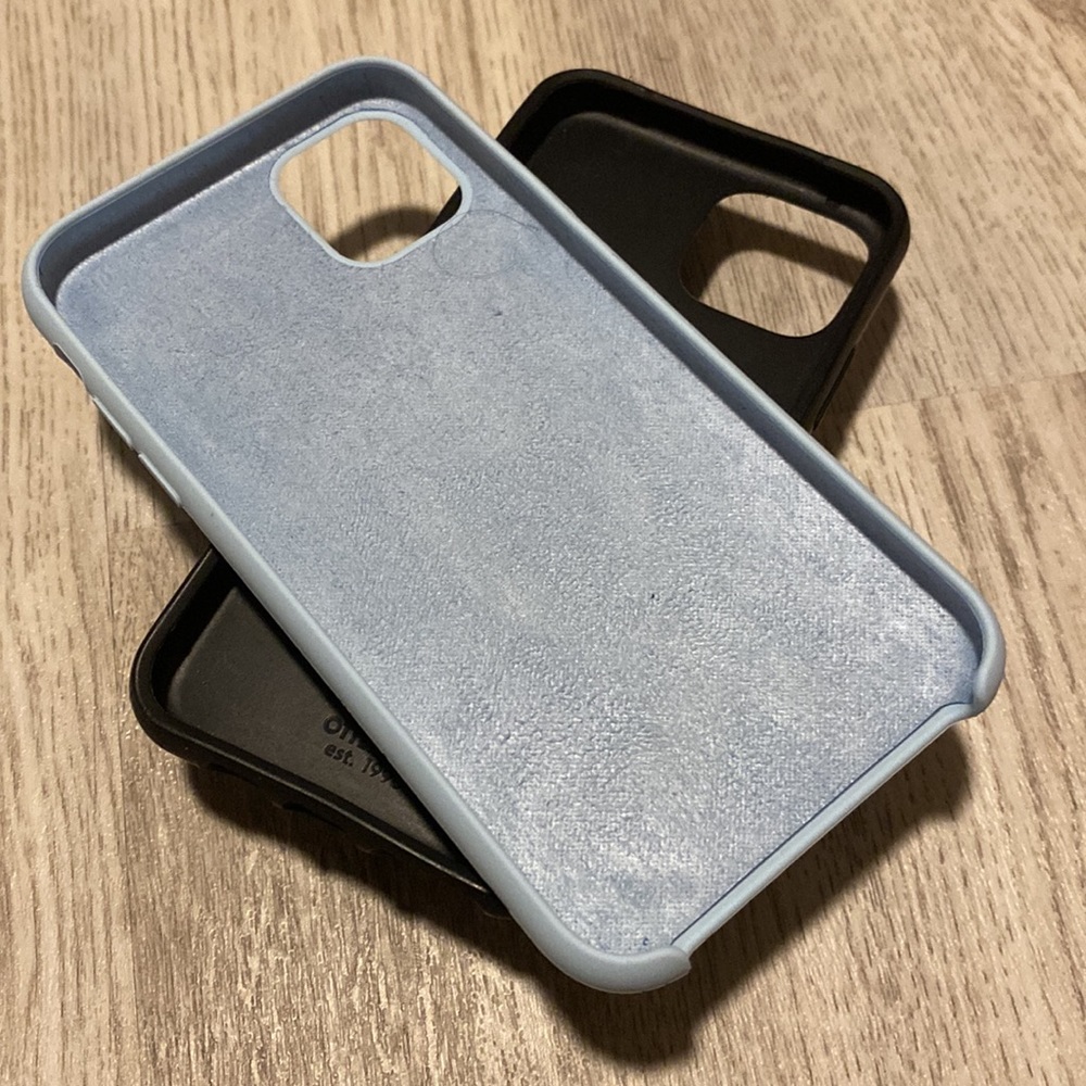 2 iPhone cases . New.